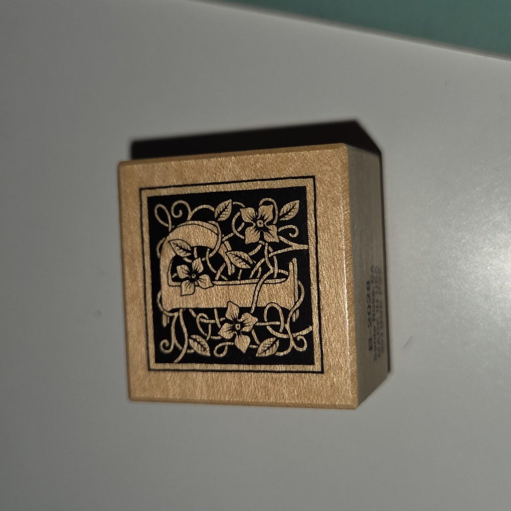 Q Monogram rubber stamp with floral vine
